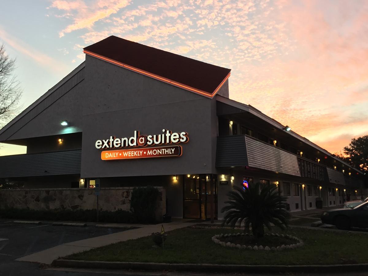 Extend-A-Suites Mobile North Екстериор снимка